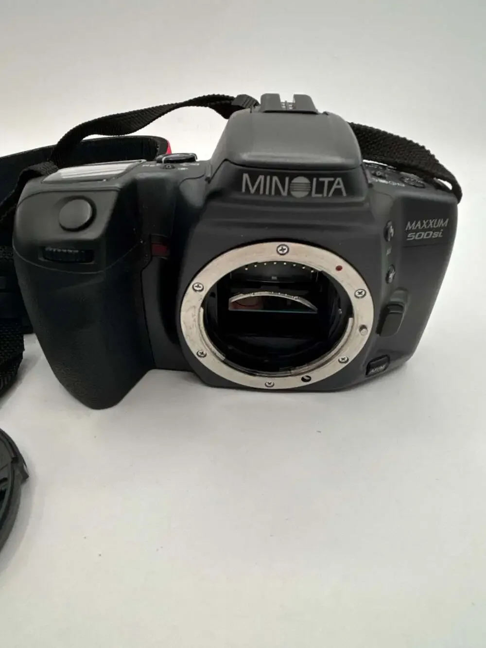 Minolta Maxxum 500si 35mm SLR Film Camera with Tamron 28-80mm Lens